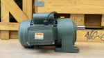 Gốc đối diện Motor giảm tốc 1 pha 0.4kW 0.5Hp