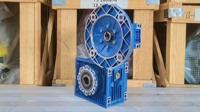 Góc chéo của Hộp giảm tốc 2 cấp NMRV 63 - 75