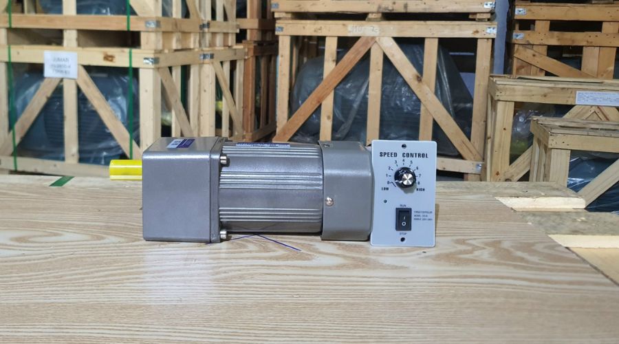 Motor giảm tốc mini 180w chân đế trục thẳng