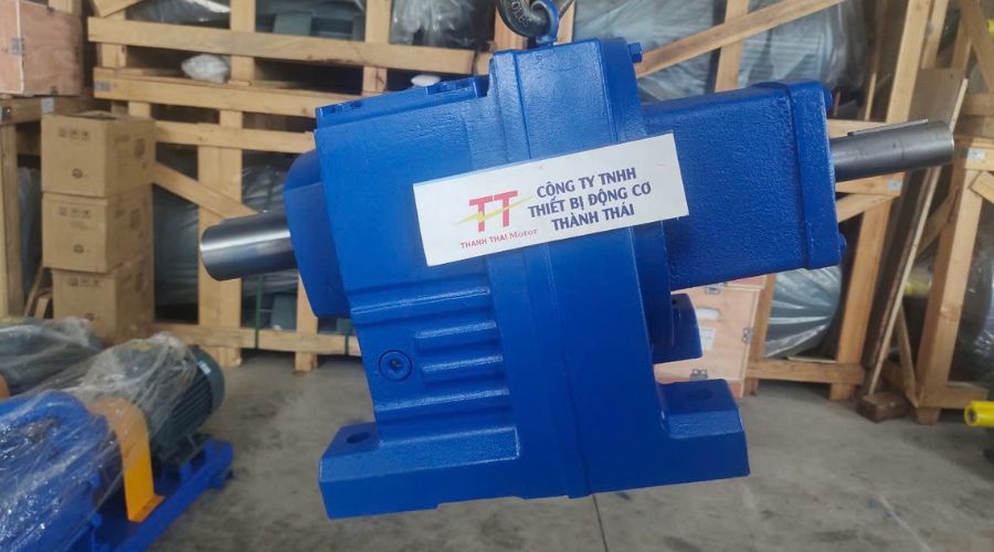 Hộp giảm tốc tải nặng trục thẳng R 15kW 20Hp loại trục dương