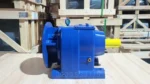 Vị trí chính hãng hộp giảm tốc tải nặng trục thẳng R 7.5kW 10Hp