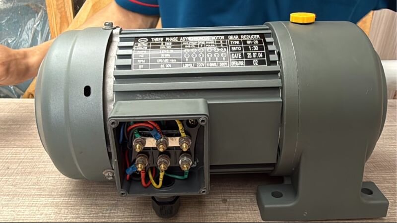 Wiring guide for brake gear motor