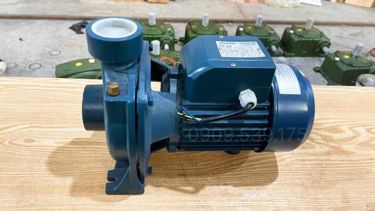 Góc nhìn toàn bộ Máy bơm nước 1 pha công suất 0.37kW 0.5Hp