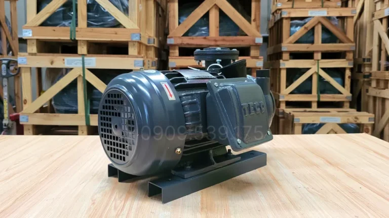 Góc bên trái của Máy bơm nước Teco 7.5kW 10Hp