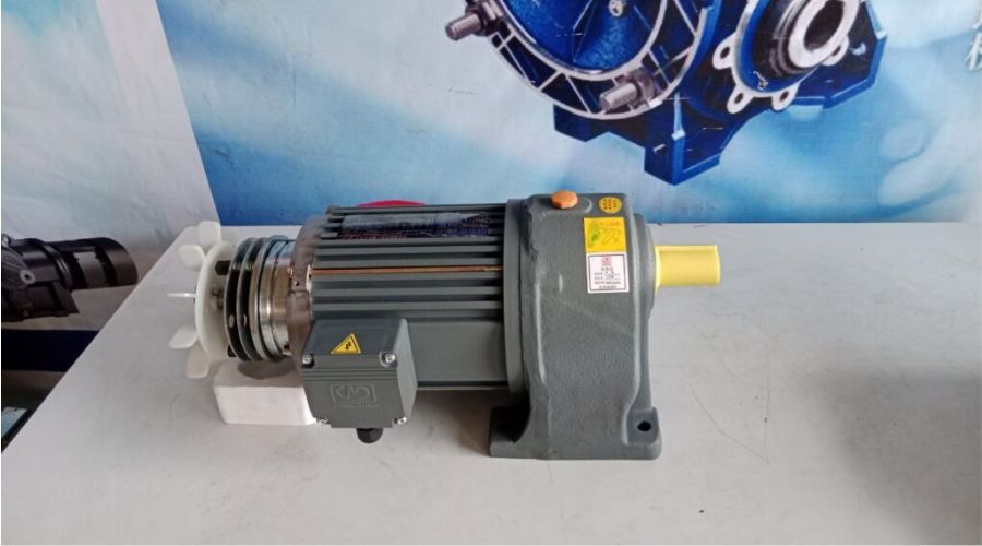 Motor giảm tốc có phanh 1.5kW 2Hp loại chân đế