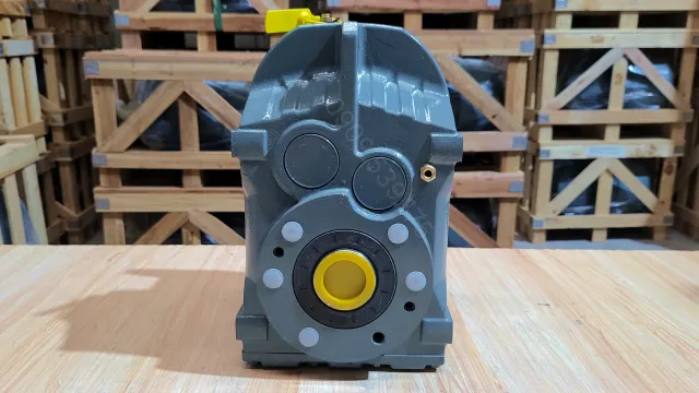 Vị trí chính hãng hộp giảm tốc tải nặng trục song song F 45kW 60Hp