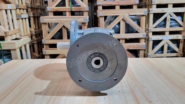 Gốc đối diện trục vào hộp giảm tốc tải nặng trục vuông góc K 11kW 15Hp