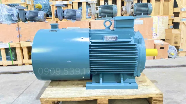 Vị trí chính diện Motor biến tần 3 pha 160kW 220Hp