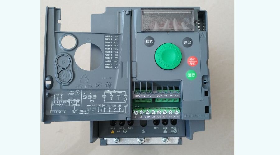 Internal structure of the Schneider Variable Frequency Drive 18kW