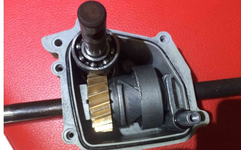 Cấu tạo của hộp số giảm tốc máy cắt cỏ