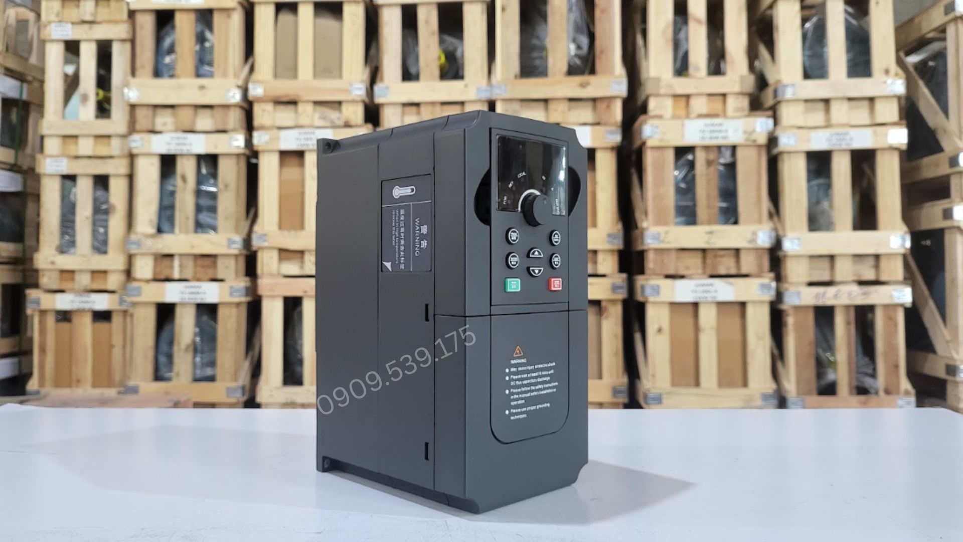 Siết chặt thanh đồng để ngăn ngừa lỗi mất pha ngõ ra biến tần