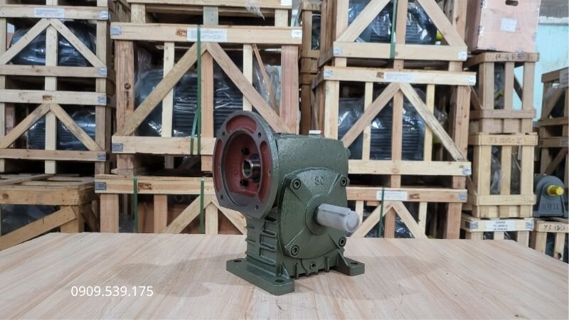 Changing oil for the WPDS worm gearbox