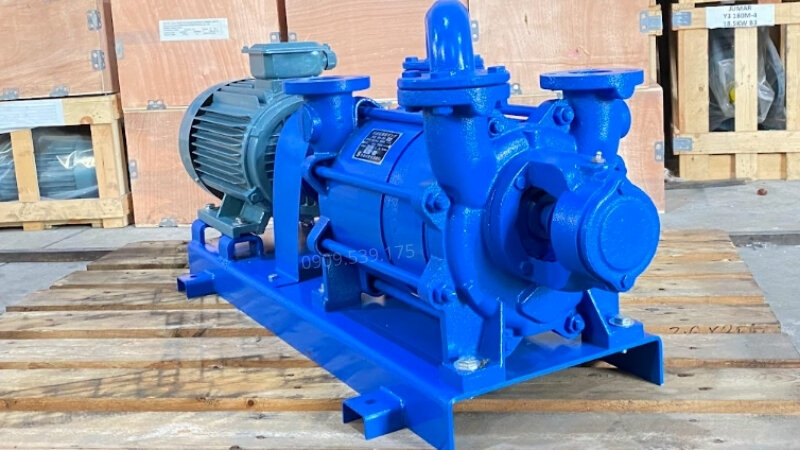 Vacuum pump under 3.7kW