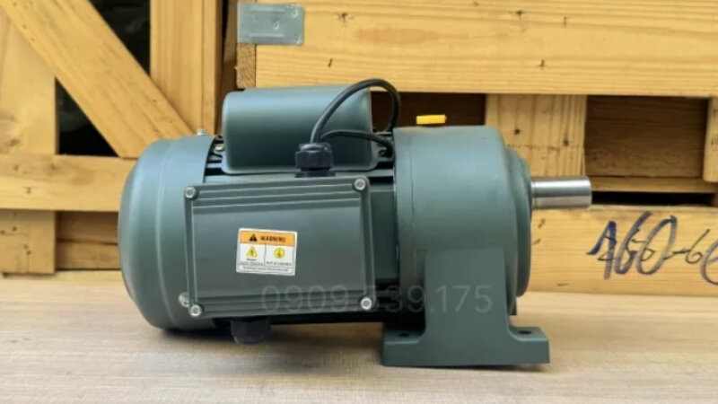 Động cơ giảm tốc 1 pha từ 1.1kW đến 3.7kW
