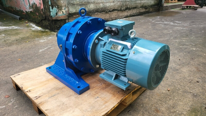 Heavy duty gear motors above 3.7kW