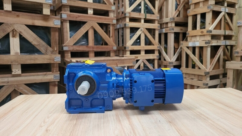 Heavy-duty gear motors over 3.7kW