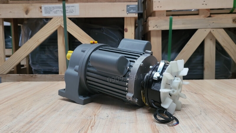 Electromagnetic brake gear motor over 3.7kW