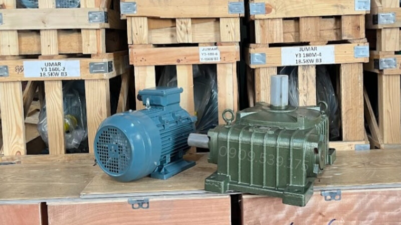 Worm gear motors over 3.7kW