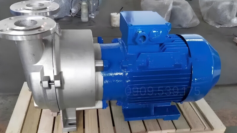 What is a vacuum pump
