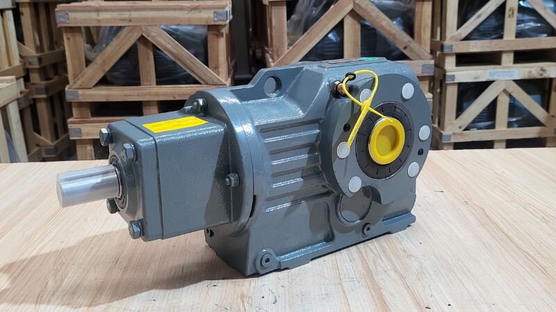 Hộp giảm tốc tải nặng trục vuông góc S 1 cấp