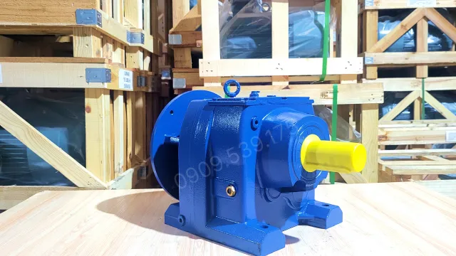 Hộp giảm tốc tải nặng trục thẳng R 90kW 125Hp chính hãng