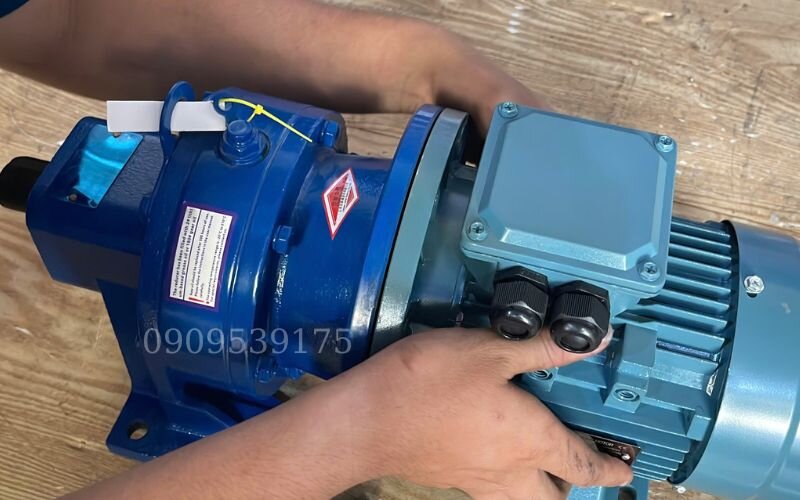 Lắp hộp giảm tốc cycloid với động cơ điện 3 pha