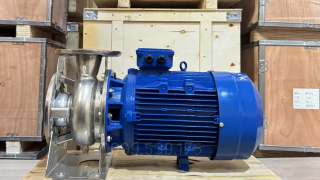 Góc bên phải của Máy bơm nước đẩy cao trục ngang đầu inox LEPONO EDH 15-30 3kW 4Hp