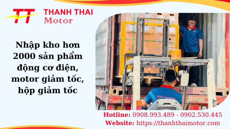 Hàng hóa được vận chuyển bằng xe nâng
