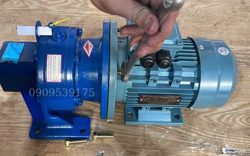Vặn ốc chắc chắn