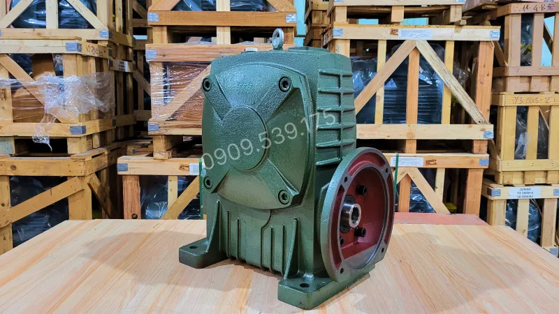 Applications of the WPDA 200 worm gearbox