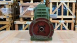 Góc bên phải hộp giảm tốc trục vít WPDA 120