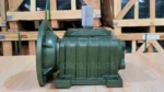 Góc nhìn từ dưới lên hộp giảm tốc trục vít WPDO 175