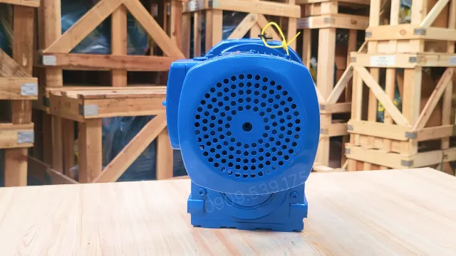 Phía sau và cánh quạt motor giảm tốc tải nặng trục song song F 30kW 40Hp