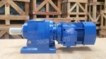 Góc bên phải của Motor giảm tốc tải nặng trục thẳng R 7.5kW 10Hp