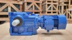 Góc bên phải của Motor giảm tốc tải nặng trục vuông góc K 18.5kW 25Hp