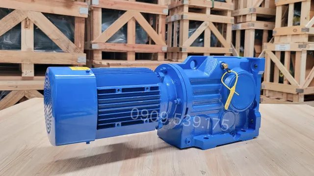 Motor giảm tốc tải nặng trục vuông góc K 18.5kW 25Hp chính hãng