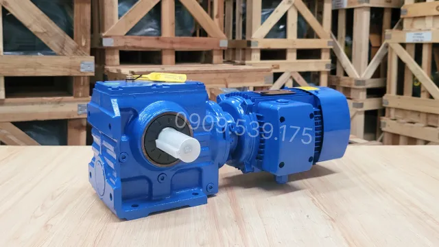 Motor giảm tốc tải nặng trục vuông góc S 7.5kW 10Hp chính hãng