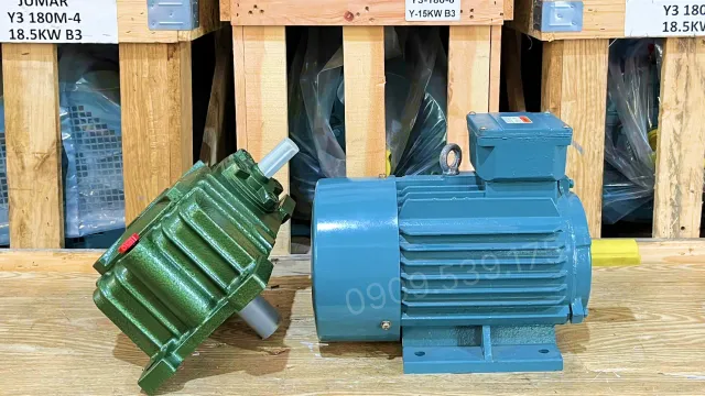 Góc bên phải của Motor giảm tốc WPX 250 15kW 20Hp