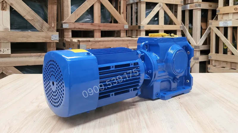 Công năng, ứng dụng motor giảm tốc tải nặng trục vuông góc S 4kW 5.5Hp