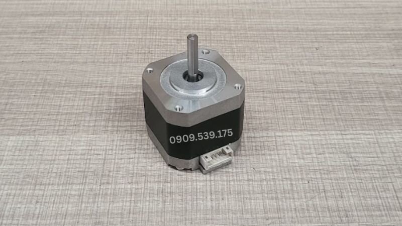 Động cơ DC sử dụng nguồn điện một chiều, nổi bật với khả năng thay đổi tốc độ nhanh và vận hành ổn định.