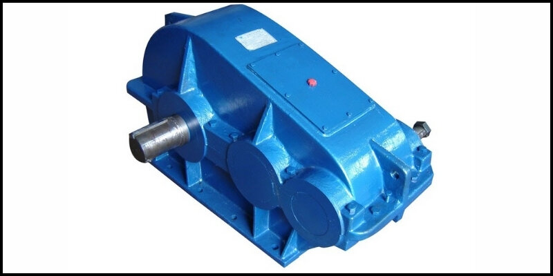 Hộp giảm tốc côn trụ 2 cấp đảm nhận việc truyền lực và thay đổi hướng quay giữa trục đầu vào và trục trung gian
