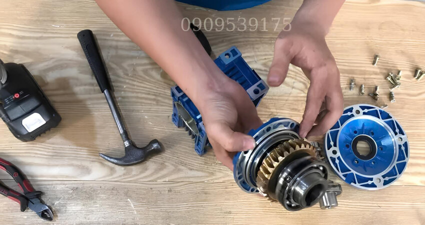 Điều kiện cần thiết và vai trò của việc bôi trơn cho số giảm tốc