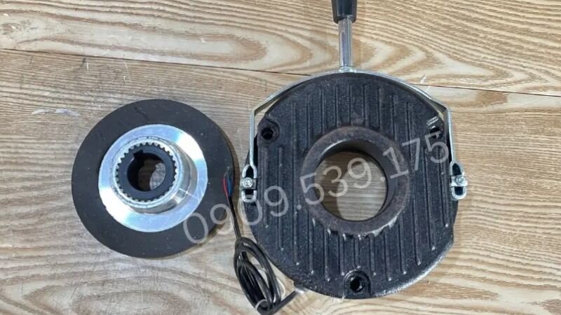 Thắng từ của động cơ giảm tốc có thắng 1 pha 