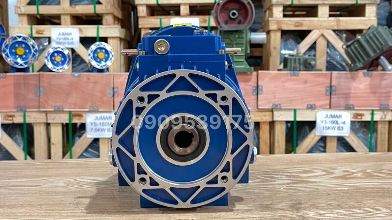 Ứng dụng đa dạng của hộp số giảm tốc trong sản xuất công nghiệp hiện đại
