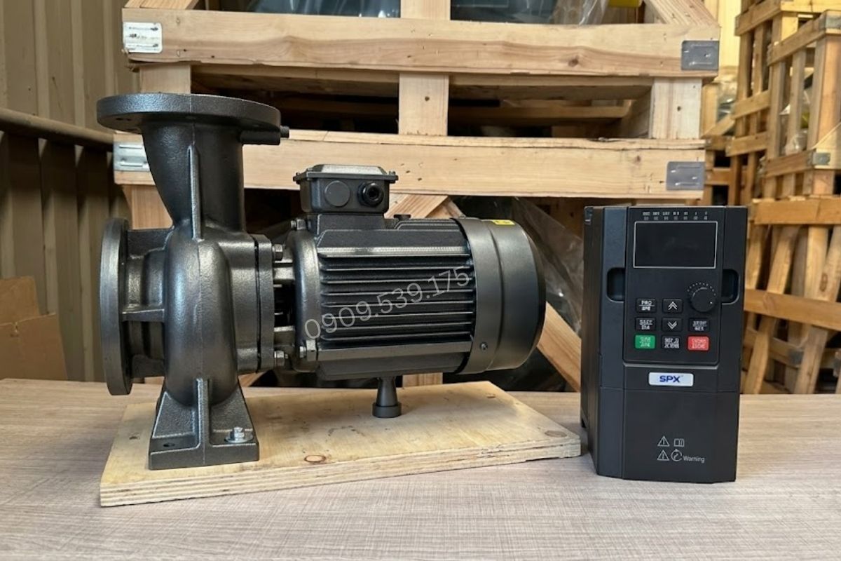 Cơ chế tăng giảm tốc độ motor bơm theo tín hiệu áp suất