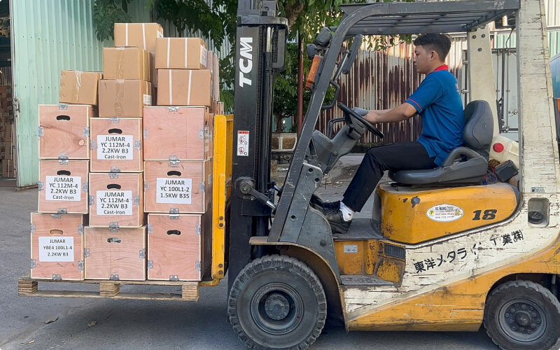 Động cơ điện các loại được đưa về kho