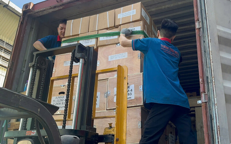 Lấy hàng bằng xe năng