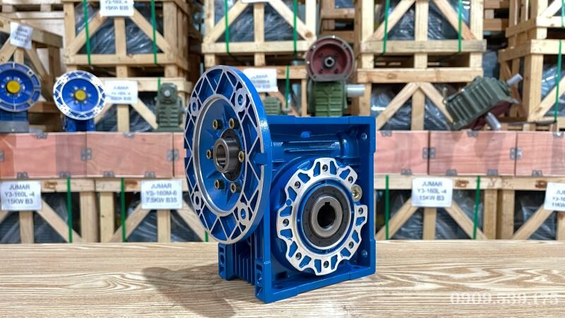 Motor biến tần 1.5kW 2HP kết hợp hộp giảm tốc NMRV 75 tiết kiệm không gian cho máy dệt, máy chế biến gỗ