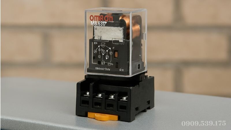 Rơ le cơ Omron MK3P dùng cho máy bơm tăng áp