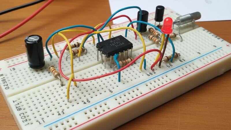 Mạch phát xung sử dụng IC tạo xung.